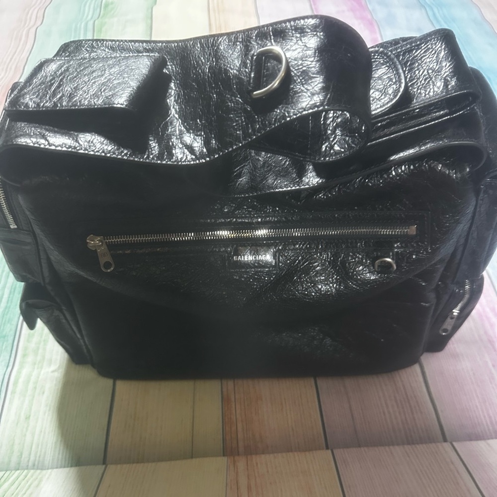 Balenciaga super busy - Picture 3 of 6